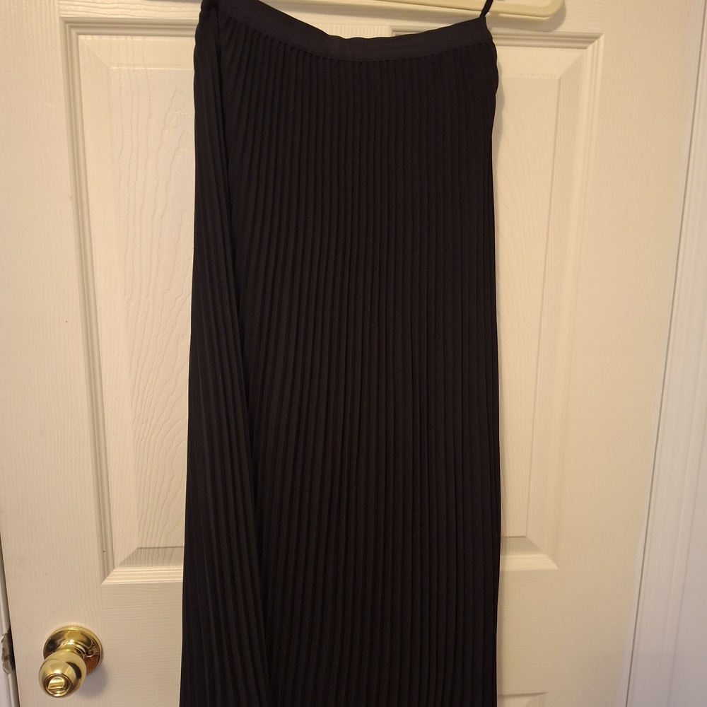 Babaton Black Pleated Skirt Hits Above The Ankle.